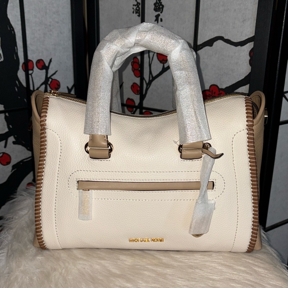 Michael Kors Lg TZ CARINE Satchel/JET SET TRAVEL Lg 3 Quarter Zip Wallet 2pc Set - Picture 2 of 8